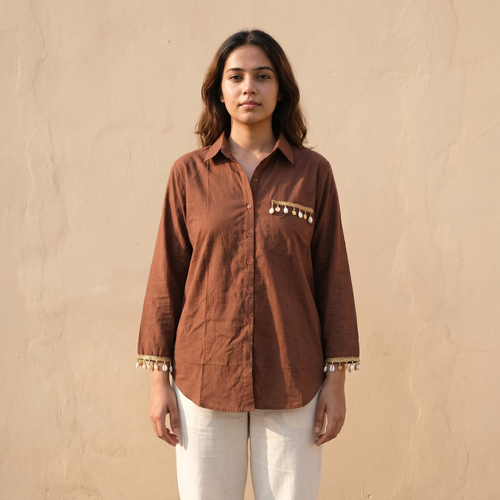 Woman wearing The Cocoa Brown shell, front