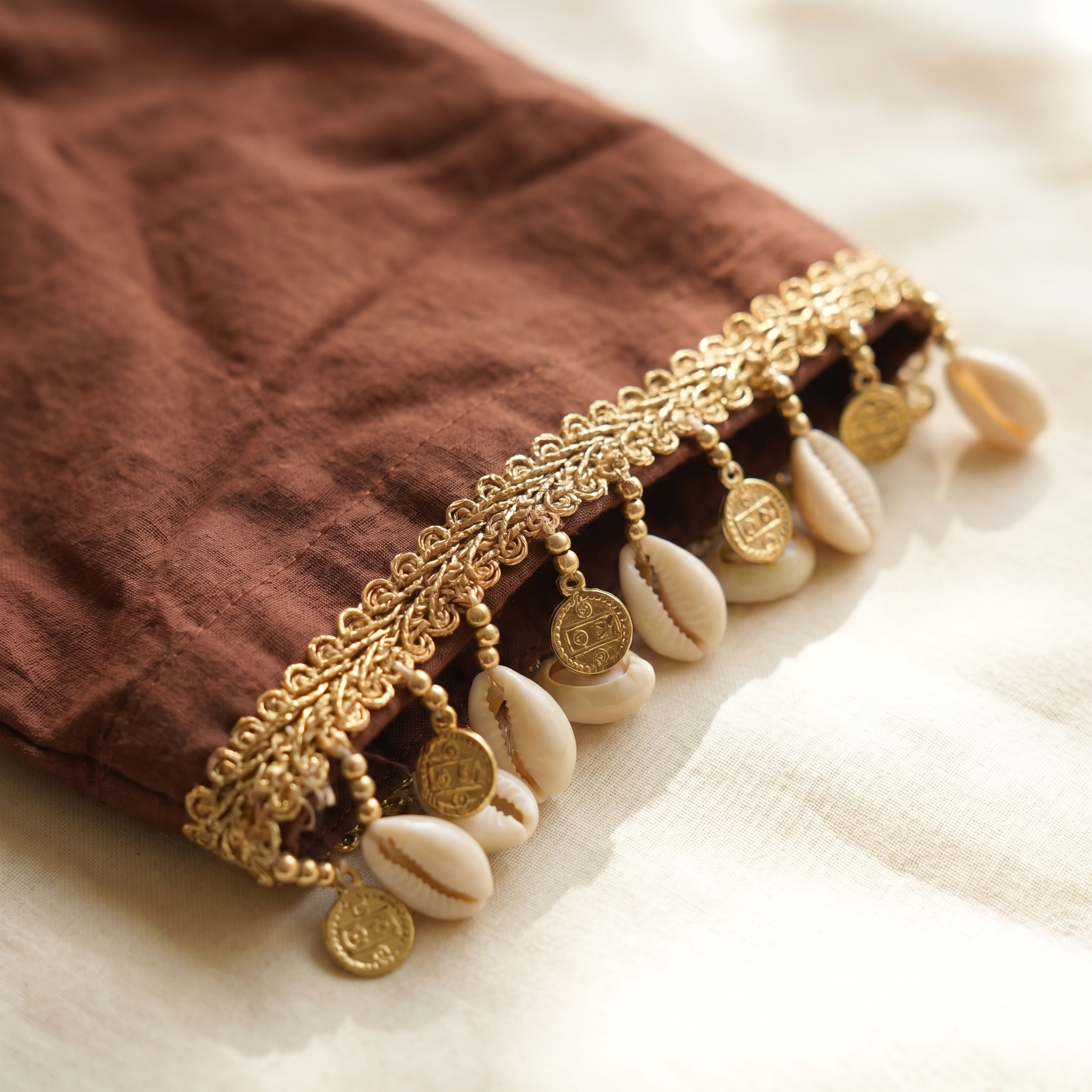 The Cocoa Brown, sleeve detail